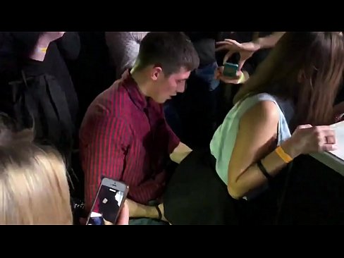 ❤️ Skutočný sex v ruskom nočnom klube. 18-ročné ruské dievča v análnom otvore a vagíne jebané v nočnom klube Porno na nás sk.pinkporno.ru ️❤